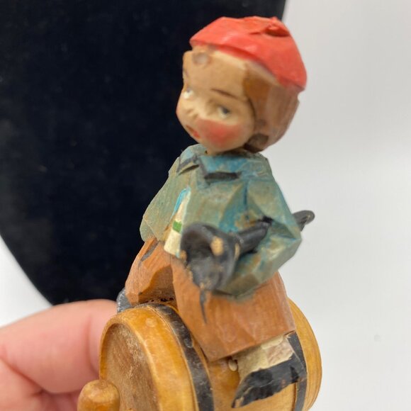 Vintage ANRI Bobble Head Boy on Barrel Cork Wine Bottle Stopper Handcarved Italy - Picture 7 of 9